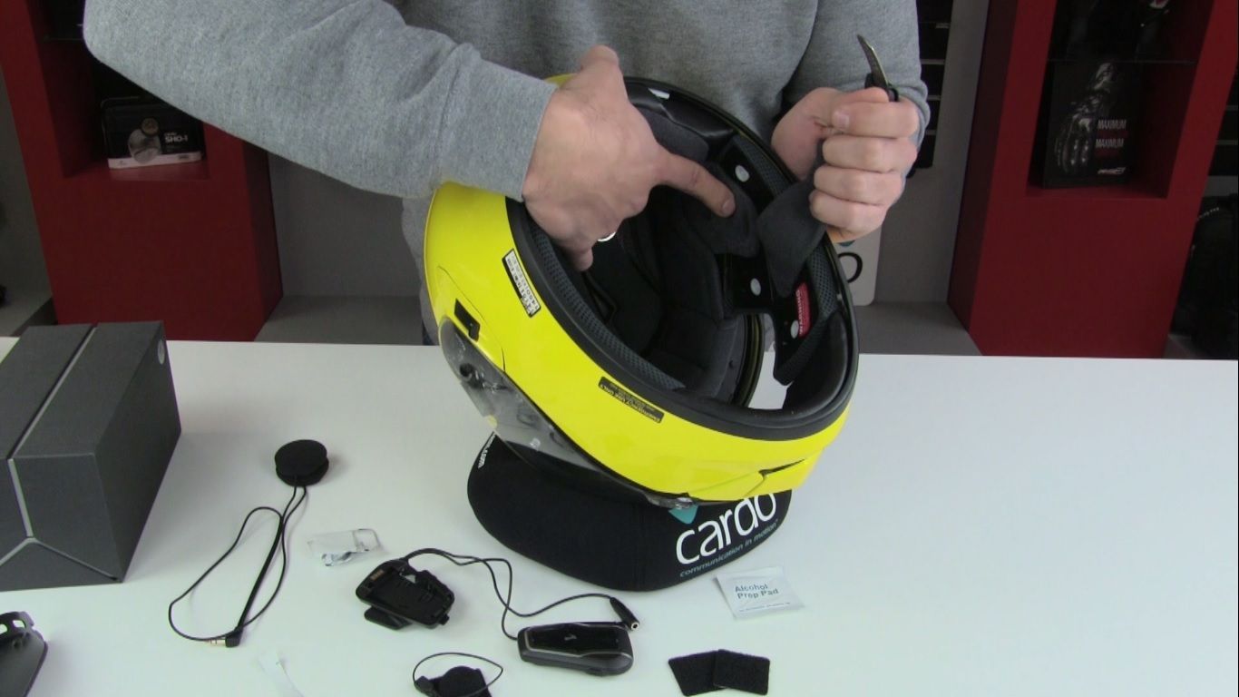 CARDO- Tutorial de instalación de intercomunicador de moto Cardo en un  casco